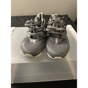 MENS YOUTH Nike Air Hurrache Grey And White Size 5Y Shoes No Box